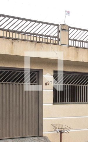 Casa à venda com 294m², 3 quartos e 3 vagas Casa à venda com 294m², 3 quartos e 3 vagasFachada