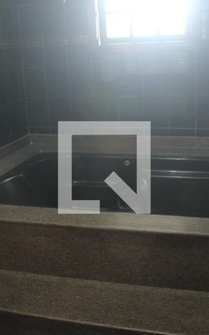 Apartamento para alugar com 400m², 3 quartos e sem vagaBanheiro da Suíte 1