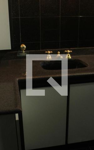 Apartamento para alugar com 400m², 3 quartos e sem vagaBanheiro da Suíte 1