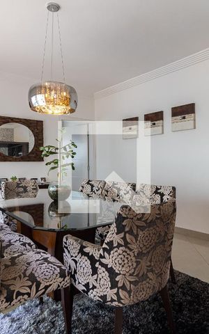 Casa à venda com 792m², 4 quartos e 5 vagas Casa à venda com 792m², 4 quartos e 5 vagasSala