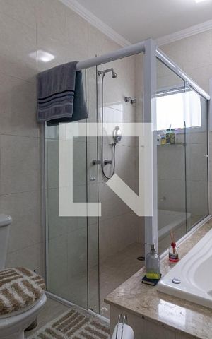 Casa à venda com 792m², 4 quartos e 5 vagas Casa à venda com 792m², 4 quartos e 5 vagasBanheiro da Suíte 1