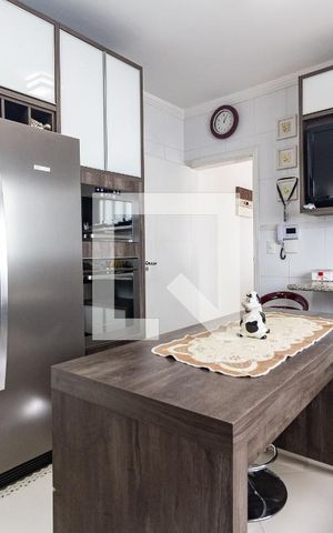 Casa à venda com 792m², 4 quartos e 5 vagas Casa à venda com 792m², 4 quartos e 5 vagasCozinha