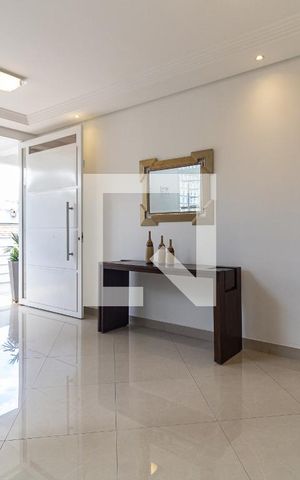 Casa à venda com 792m², 4 quartos e 5 vagas Casa à venda com 792m², 4 quartos e 5 vagasEntrada