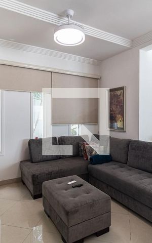 Casa à venda com 792m², 4 quartos e 5 vagas Casa à venda com 792m², 4 quartos e 5 vagasSala