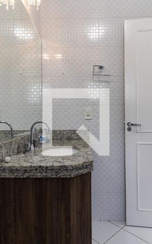 Casa à venda com 792m², 4 quartos e 5 vagas Casa à venda com 792m², 4 quartos e 5 vagasBanheiro da Suíte 2