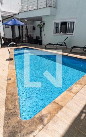 Casa à venda com 792m², 4 quartos e 5 vagas Casa à venda com 792m², 4 quartos e 5 vagasPiscina