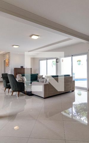 Casa à venda com 792m², 4 quartos e 5 vagas Casa à venda com 792m², 4 quartos e 5 vagasSala