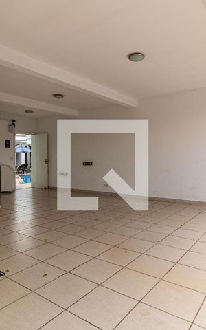 Casa à venda com 792m², 4 quartos e 5 vagas Casa à venda com 792m², 4 quartos e 5 vagasGaragem