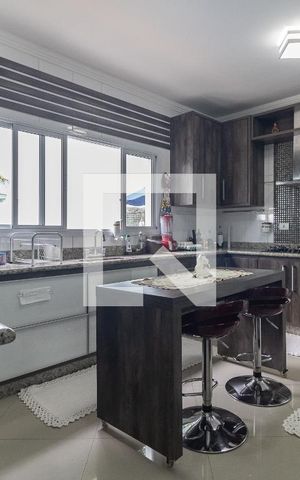 Casa à venda com 792m², 4 quartos e 5 vagas Casa à venda com 792m², 4 quartos e 5 vagasCozinha