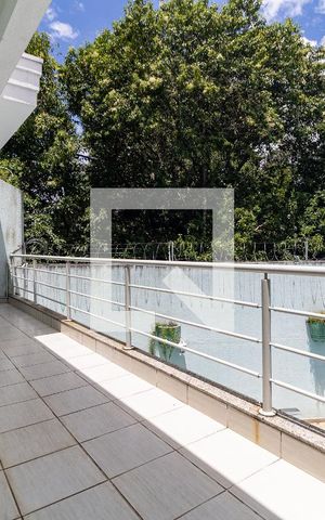 Casa à venda com 792m², 4 quartos e 5 vagas Casa à venda com 792m², 4 quartos e 5 vagasVaranda da Sala Intima