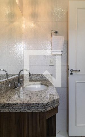 Casa à venda com 792m², 4 quartos e 5 vagas Casa à venda com 792m², 4 quartos e 5 vagasBanheiro da Suíte 3