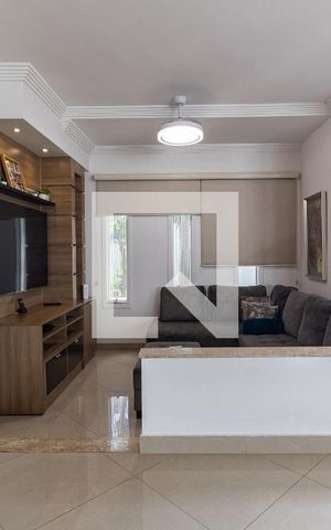 Casa à venda com 792m², 4 quartos e 5 vagas Casa à venda com 792m², 4 quartos e 5 vagasSala