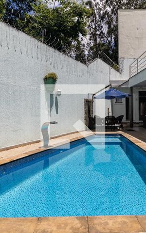 Casa à venda com 792m², 4 quartos e 5 vagas Casa à venda com 792m², 4 quartos e 5 vagasPiscina