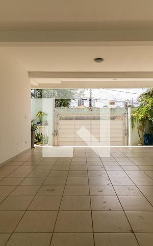 Casa à venda com 792m², 4 quartos e 5 vagas Casa à venda com 792m², 4 quartos e 5 vagasGaragem