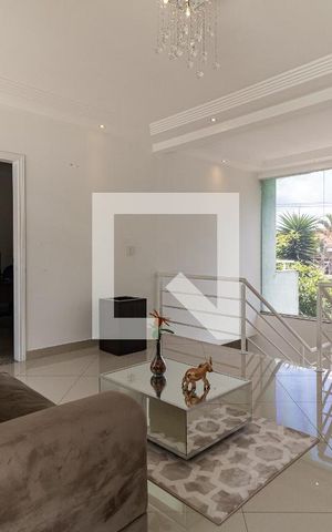 Casa à venda com 792m², 4 quartos e 5 vagas Casa à venda com 792m², 4 quartos e 5 vagasSala Intima