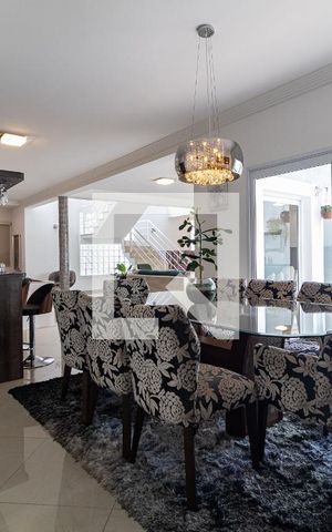 Casa à venda com 792m², 4 quartos e 5 vagas Casa à venda com 792m², 4 quartos e 5 vagasSala