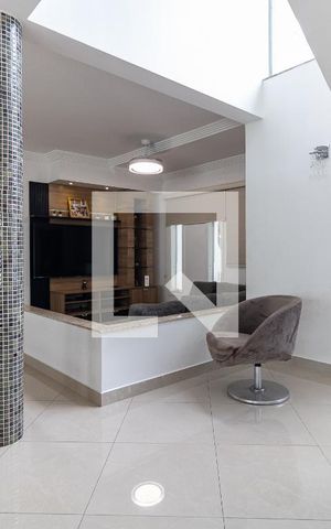 Casa à venda com 792m², 4 quartos e 5 vagas Casa à venda com 792m², 4 quartos e 5 vagasSala