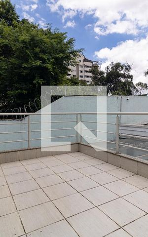 Casa à venda com 792m², 4 quartos e 5 vagas Casa à venda com 792m², 4 quartos e 5 vagasVaranda da Suíte 1