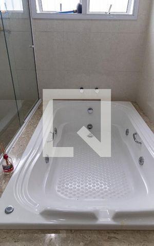 Casa à venda com 792m², 4 quartos e 5 vagas Casa à venda com 792m², 4 quartos e 5 vagasBanheiro da Suíte 1