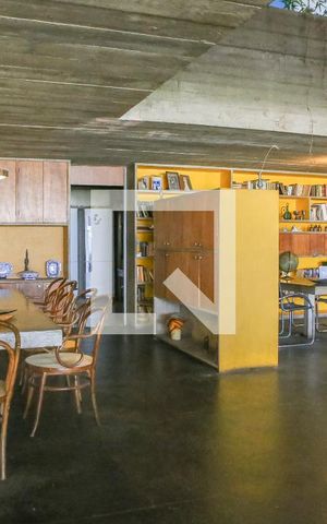 Casa à venda com 430m², 4 quartos e 4 vagas Casa à venda com 430m², 4 quartos e 4 vagasSala