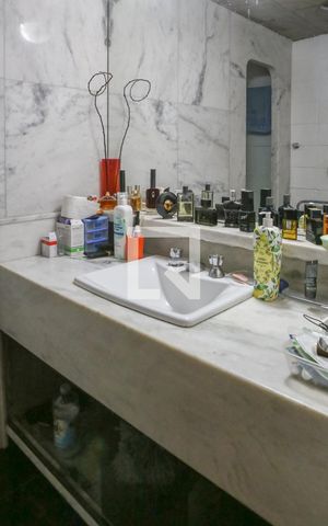 Casa à venda com 430m², 4 quartos e 4 vagas Casa à venda com 430m², 4 quartos e 4 vagasBanheiro da Suíte 3