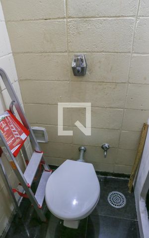 Casa à venda com 430m², 4 quartos e 4 vagas Casa à venda com 430m², 4 quartos e 4 vagasBanheiro da Suíte 2