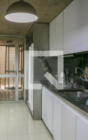 Casa à venda com 430m², 4 quartos e 4 vagas Casa à venda com 430m², 4 quartos e 4 vagasCozinha
