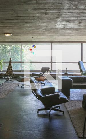 Casa à venda com 430m², 4 quartos e 4 vagas Casa à venda com 430m², 4 quartos e 4 vagasSala