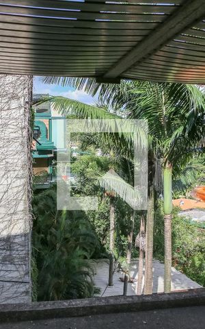 Casa à venda com 430m², 4 quartos e 4 vagas Casa à venda com 430m², 4 quartos e 4 vagasVista da Suíte 3