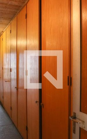 Casa à venda com 430m², 4 quartos e 4 vagas Casa à venda com 430m², 4 quartos e 4 vagasCorredor