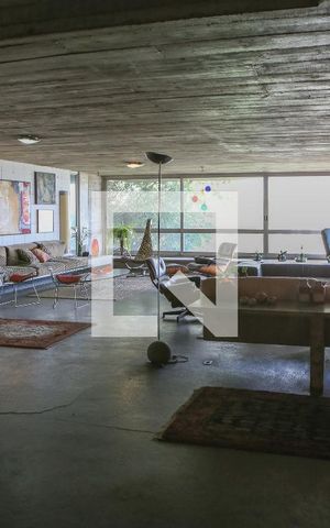 Casa à venda com 430m², 4 quartos e 4 vagas Casa à venda com 430m², 4 quartos e 4 vagasSala