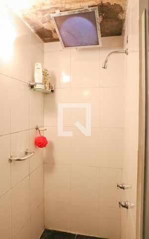 Casa à venda com 430m², 4 quartos e 4 vagas Casa à venda com 430m², 4 quartos e 4 vagasBanheiro da Suíte 1