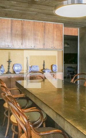 Casa à venda com 430m², 4 quartos e 4 vagas Casa à venda com 430m², 4 quartos e 4 vagasSala