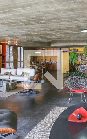 Casa à venda com 430m², 4 quartos e 4 vagas Casa à venda com 430m², 4 quartos e 4 vagasSala