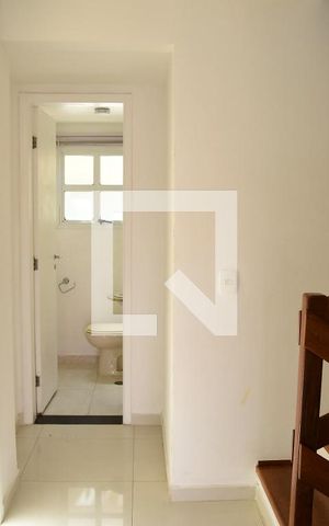 Casa de condomínio para alugar com 200m², 3 quartos e 3 vagasSala