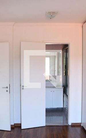 Casa de condomínio para alugar com 200m², 3 quartos e 3 vagasSuíte