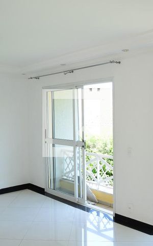 Casa de condomínio para alugar com 200m², 3 quartos e 3 vagasSala