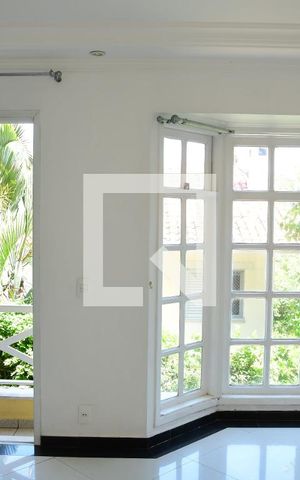 Casa de condomínio para alugar com 200m², 3 quartos e 3 vagasSala