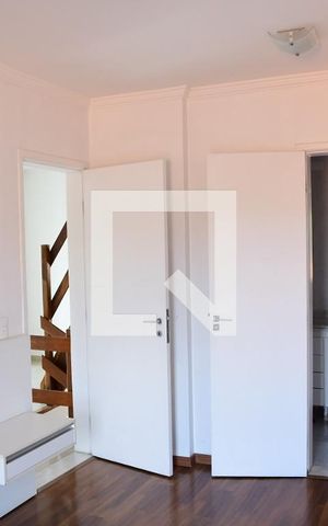 Casa de condomínio para alugar com 200m², 3 quartos e 3 vagasSuíte