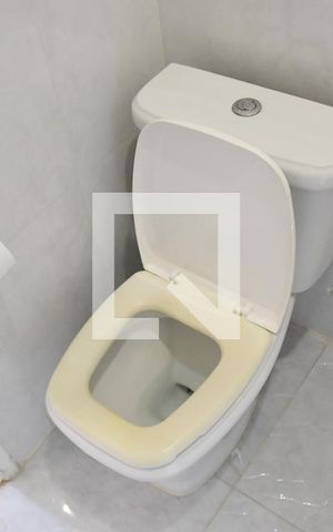 Casa de condomínio para alugar com 200m², 3 quartos e 3 vagasBanheiro da Suíte