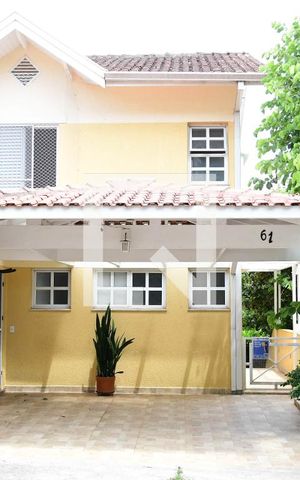 Casa de condomínio para alugar com 200m², 3 quartos e 3 vagasFachada