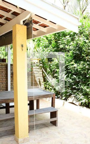 Casa de condomínio para alugar com 200m², 3 quartos e 3 vagasQuintal