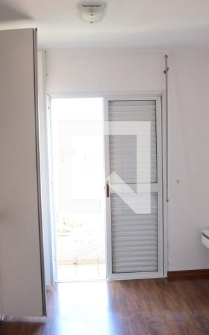 Casa de condomínio para alugar com 200m², 3 quartos e 3 vagasSuíte