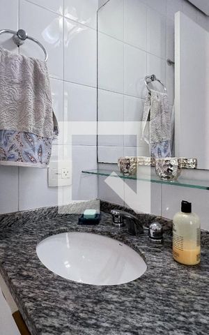 Apartamento para alugar com 57m², 2 quartos e 1 vaga Apartamento para alugar com 57m², 2 quartos e 1 vagaBanheiro da Suíte