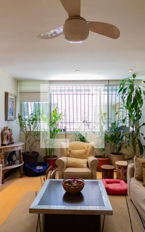 Apartamento à venda com 110m², 2 quartos e sem vaga Apartamento à venda com 110m², 2 quartos e sem vagaDetalhe da sala