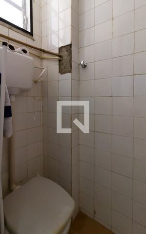 Apartamento à venda com 110m², 2 quartos e sem vaga Apartamento à venda com 110m², 2 quartos e sem vagaDetalhe do banheiro de serviço
