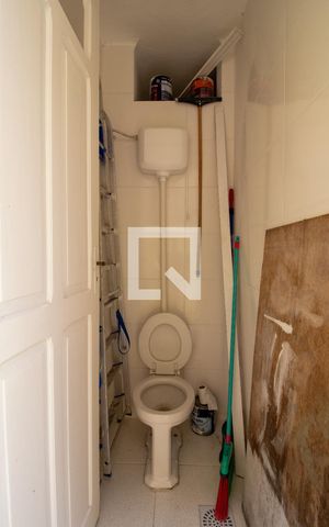 Apartamento à venda com 97m², 2 quartos e sem vaga Apartamento à venda com 97m², 2 quartos e sem vagaBanheiro de serviço