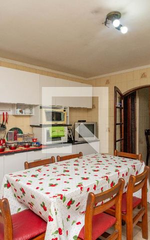 Casa à venda com 350m², 4 quartos e 2 vagasCozinha 