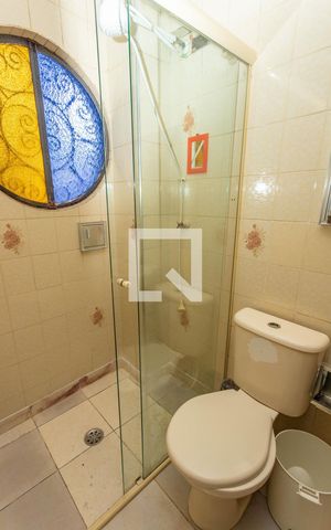 Casa à venda com 350m², 4 quartos e 2 vagasBanheiro da suíte 2