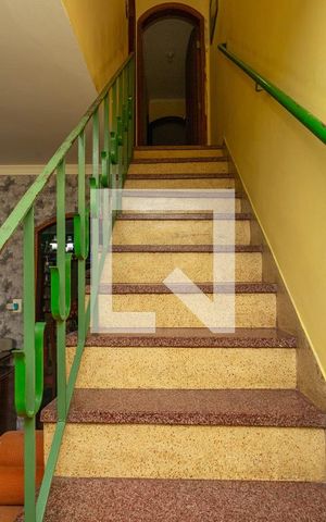 Casa à venda com 350m², 4 quartos e 2 vagasEscada
